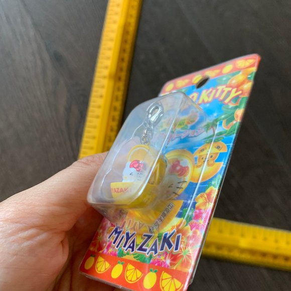 HELLO KITTY LEMON CELL CHARM MIYAZAKI 2006 - Picture 6 of 7